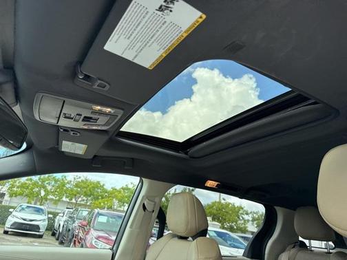 2023 Toyota Sienna XLE 7 Passenger