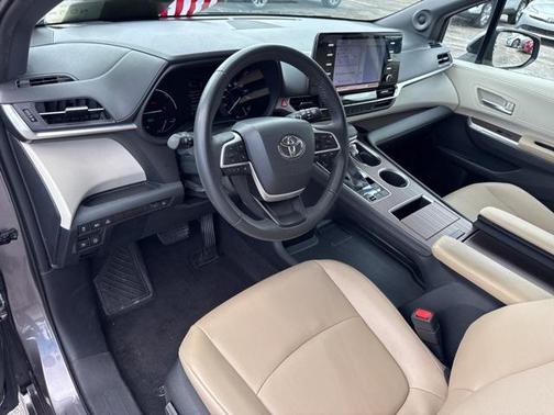 2023 Toyota Sienna XLE 7 Passenger