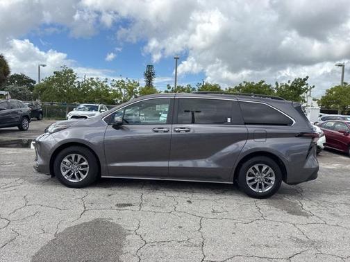 2023 Toyota Sienna XLE 7 Passenger