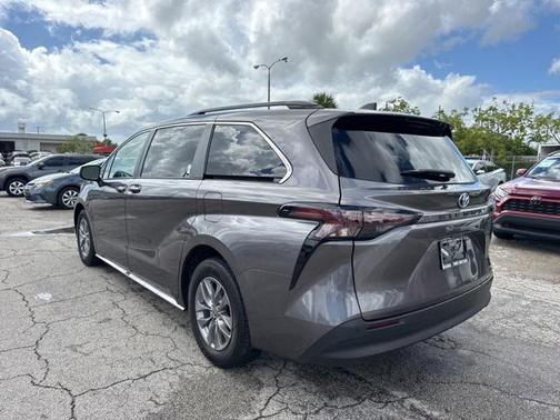 2023 Toyota Sienna XLE 7 Passenger