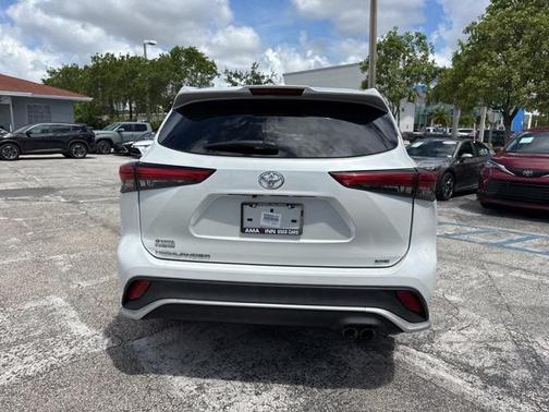 2022 Toyota Highlander XSE