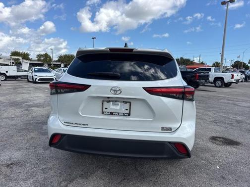 2023 Toyota Highlander L