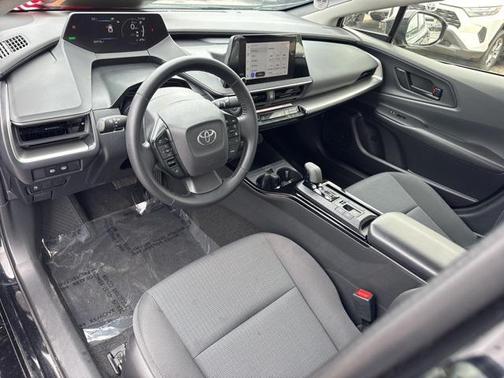 2025 Toyota Prius LE