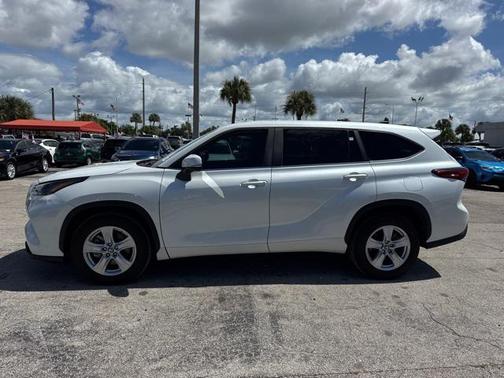 2023 Toyota Highlander L