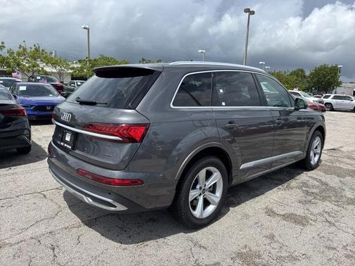 2024 Audi Q7 45 Premium Plus