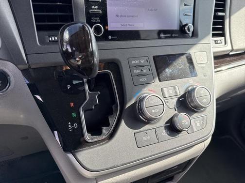 2020 Toyota Sienna XLE