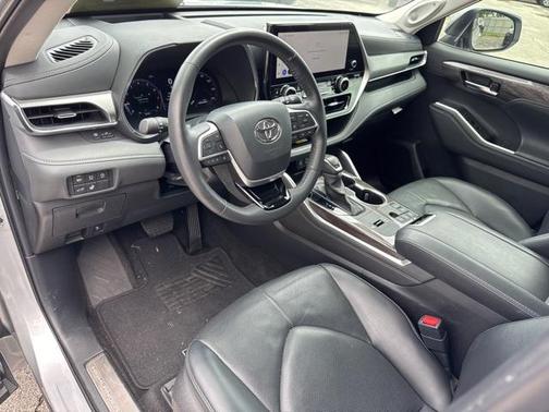 2024 Toyota Highlander Platinum