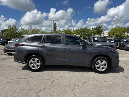 2024 Toyota Highlander LE