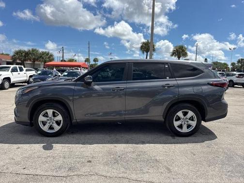 2024 Toyota Highlander LE