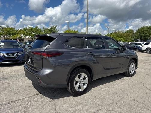 2024 Toyota Highlander LE