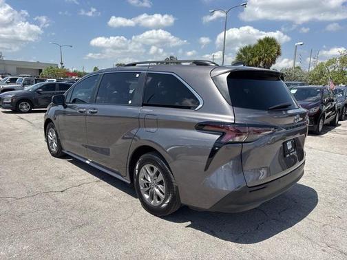 2024 Toyota Sienna XLE 7 Passenger