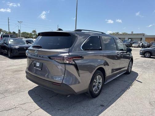 2024 Toyota Sienna XLE 7 Passenger
