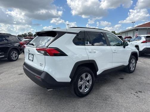 2025 Toyota RAV4 XLE