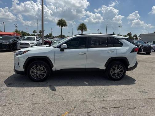 2023 Toyota RAV4 Hybrid SE