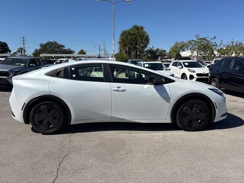 2025 Toyota Prius LE