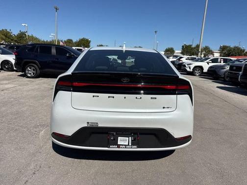 2025 Toyota Prius LE