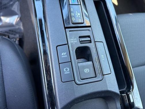 2025 Toyota Prius LE