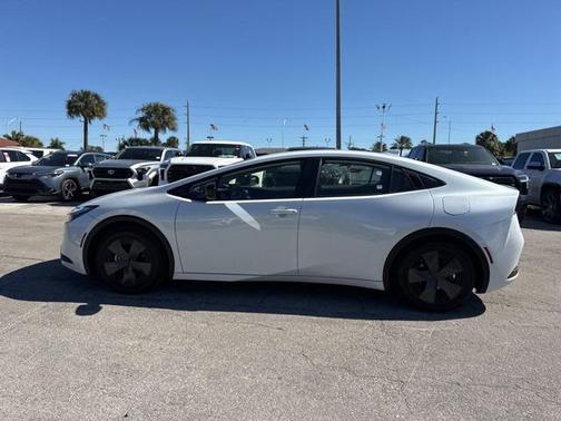 2025 Toyota Prius LE