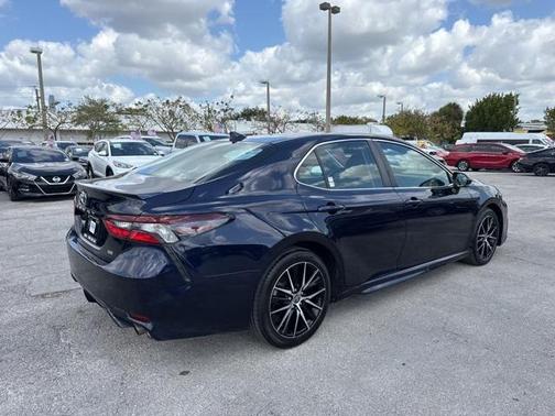 2022 Toyota Camry SE