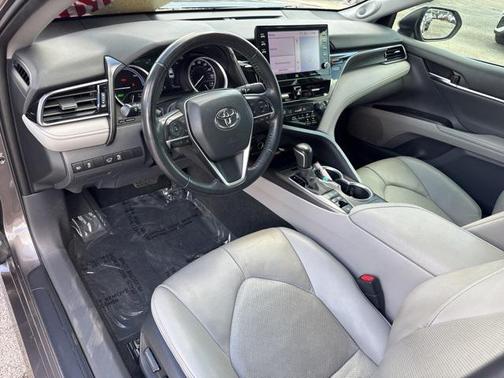 2022 Toyota Camry Hybrid XLE