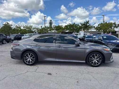 2022 Toyota Camry Hybrid XLE