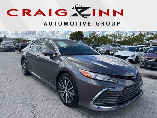 2022 Toyota Camry Hybrid XLE