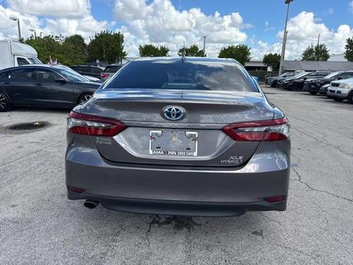2022 Toyota Camry Hybrid XLE