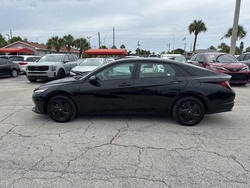 2021 Hyundai ELANTRA SEL