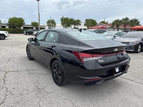2021 Hyundai ELANTRA SEL