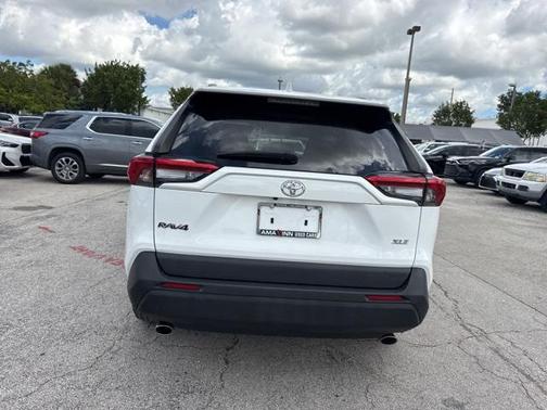 2022 Toyota RAV4 XLE