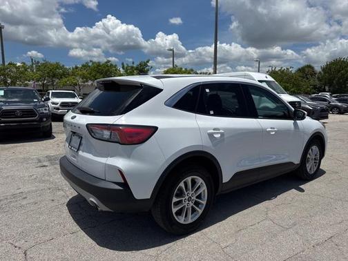 2021 Ford Escape SE