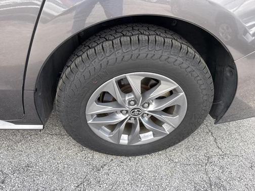 2023 Toyota Sienna LE