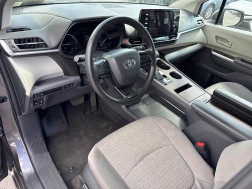 2023 Toyota Sienna LE