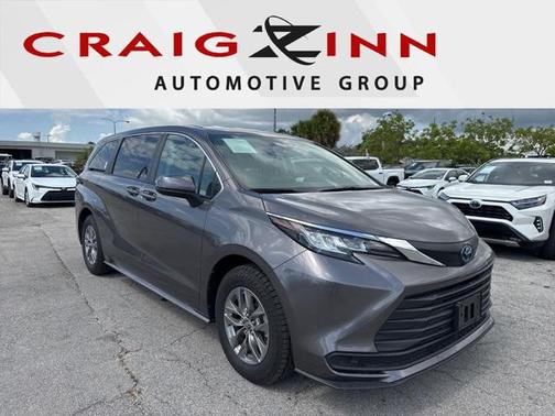 2023 Toyota Sienna LE
