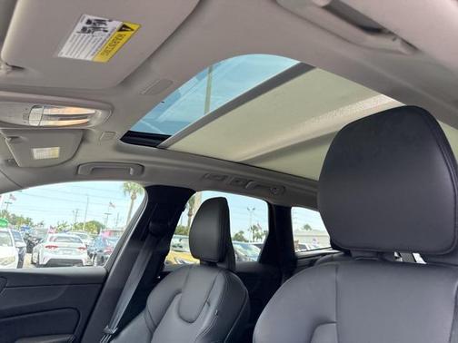 2025 Volvo XC60 B5 Core