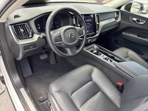 2025 Volvo XC60 B5 Core