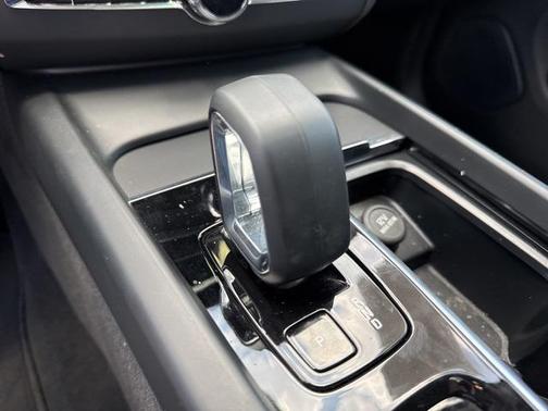 2025 Volvo XC60 B5 Core