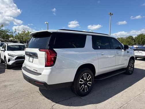 2023 GMC Yukon XL 4WD AT4