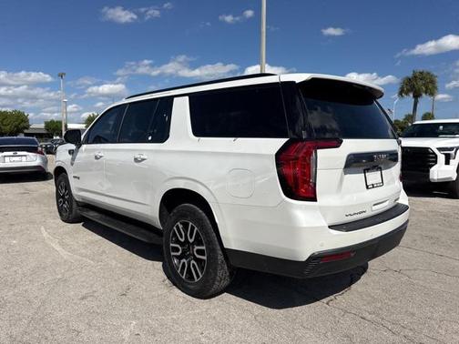 2023 GMC Yukon XL 4WD AT4