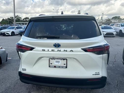 2021 Toyota Sienna XLE 8 Passenger