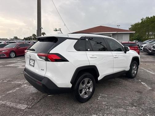 2022 Toyota RAV4 XLE