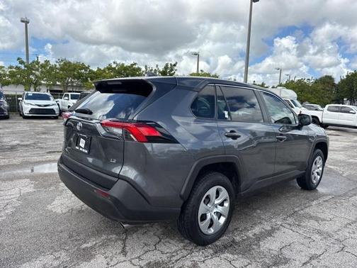 2022 Toyota RAV4 LE