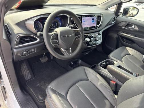 2025 Chrysler Pacifica L