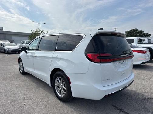 2025 Chrysler Pacifica L