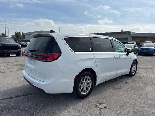 2025 Chrysler Pacifica L