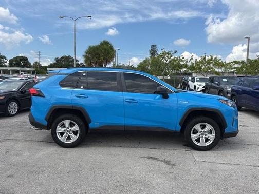 2021 Toyota RAV4 Hybrid SE