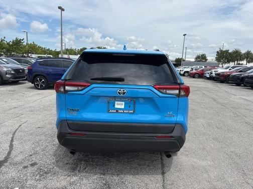 2021 Toyota RAV4 Hybrid SE