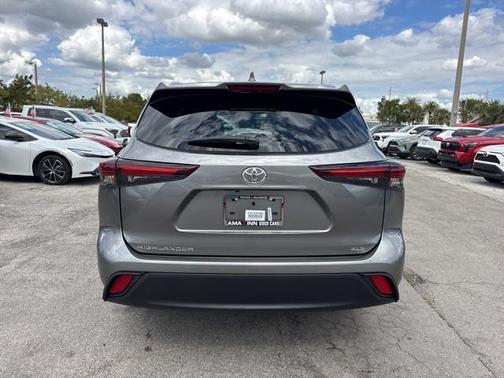 2025 Toyota Highlander LE