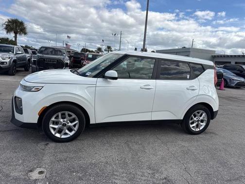 2022 Kia Soul LX