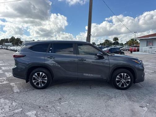 2025 Toyota Highlander Hybrid Limited